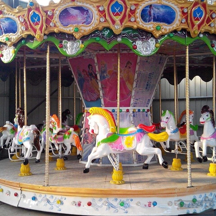 儿童旋转木马